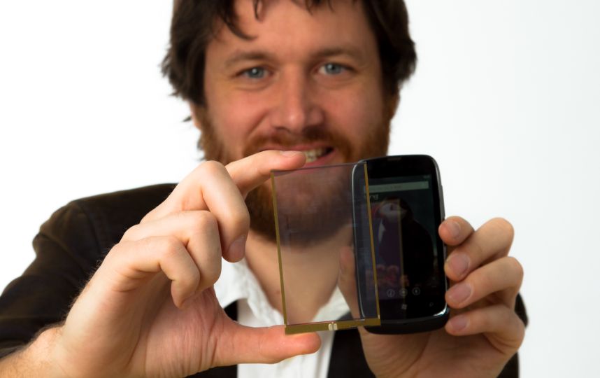 WYSIPS 2 Ludovic Deblois, co-fondateur de SunPartner présente son film qui charge les smartphones.