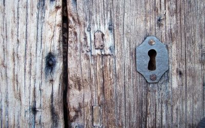 Plus besoin de regarder par le trou de la serrure pour voir derrière les portes…