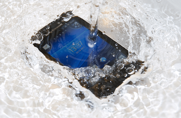 Comment faire si mon téléphone tombe à l’eau ?