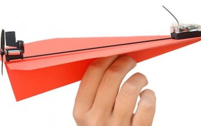 Avec PowerUp 3.0, pilotez un avion en papier !