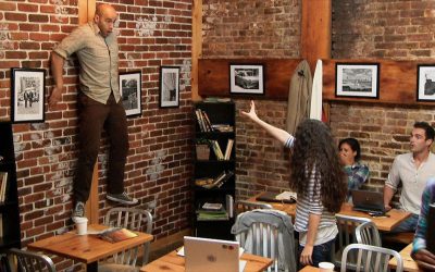Panique dans un bar de New York : vidéo surréaliste !