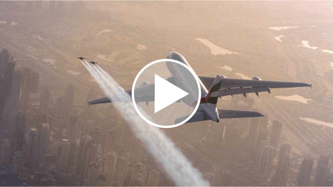 VIDEO : ils volent en jetpack à côté d’un Airbus A380 !
